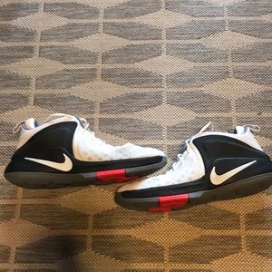Nike zoom witness basketball shoes. Size 12.